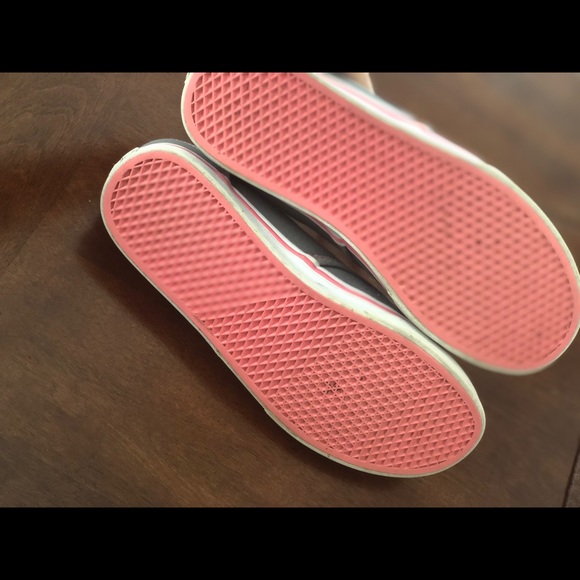 VANS grey canvas with pink stitch/trim/laces. Sz 5 - Picture 5 of 6
